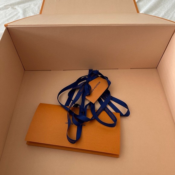 Authentic Louis Vuitton Khaki Green Lin Montsouris GM Backpack and box - Picture 10 of 11